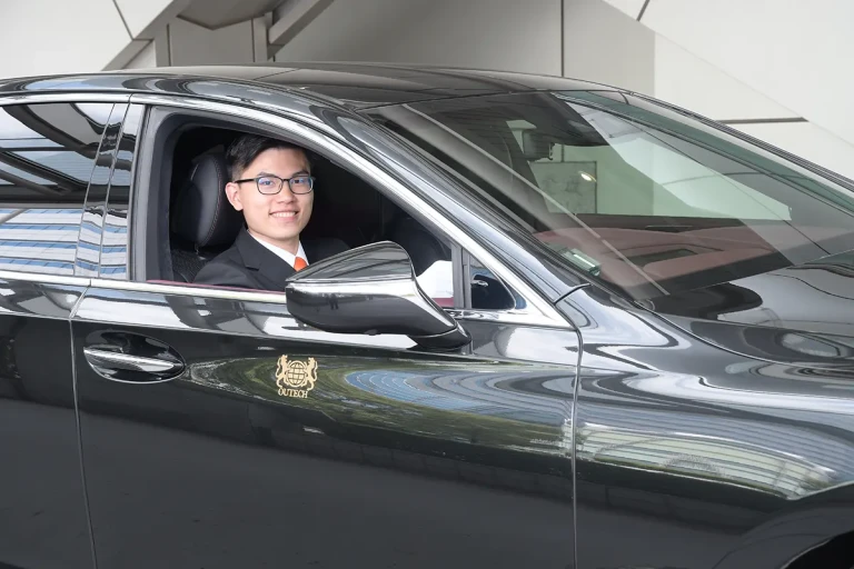 Tour guide by English-speaking Chauffeur
