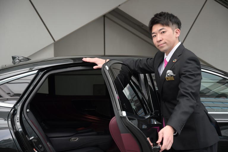 outech luxury private car service