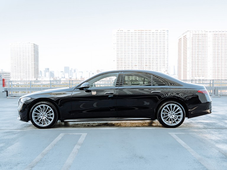 Side image of the Mercedes Benz S580 4Matic Long