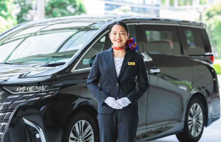 english-speaking guide and luxury car
