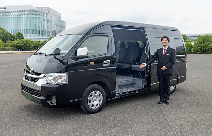 Van (Toyota Hiace)