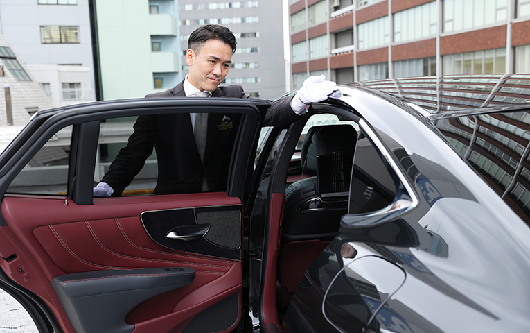 outech luxury private car service